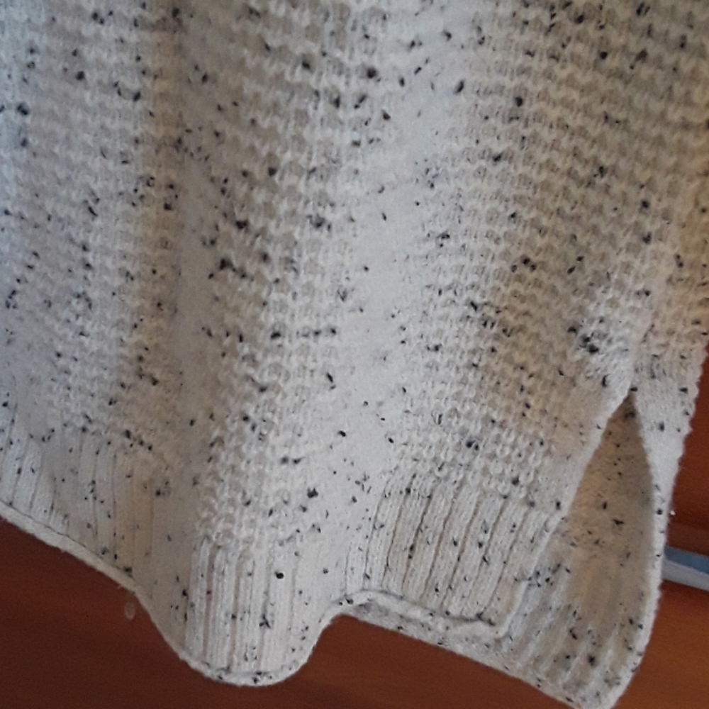 Sweater - Picture 4 of 4